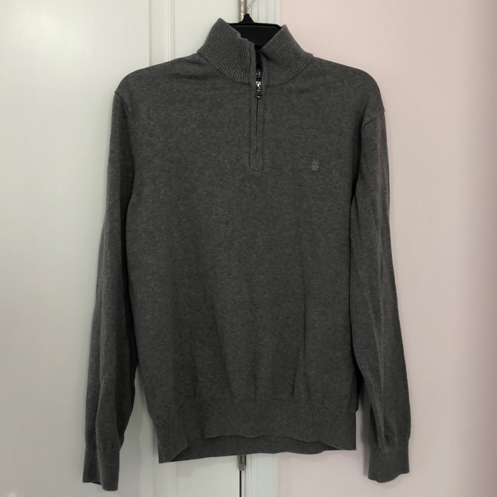 Men’s large IZOD sweater in gray.